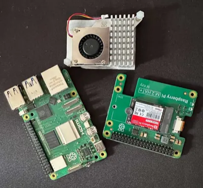 Raspberry Pi 5 con cooler e HAT M.2 per SSD